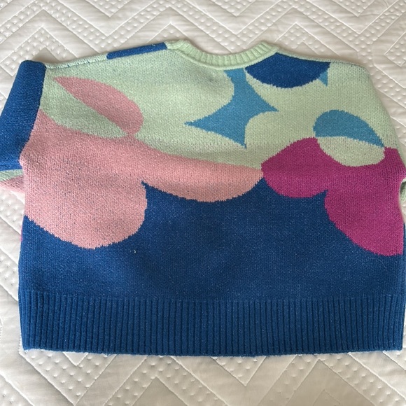 Flower Sweater - Picture 2 of 3